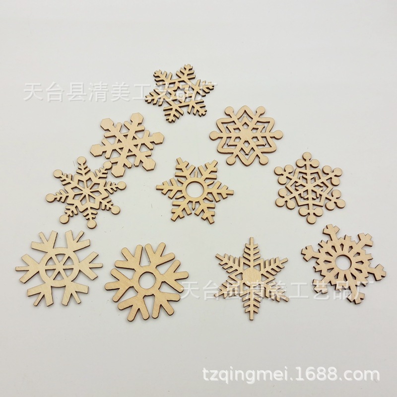 51mm10 creativo copo de nieve de Navidad pequeña pieza de madera mezclada de madera DIY colgante hueco decoración simple 10 pc/paquete