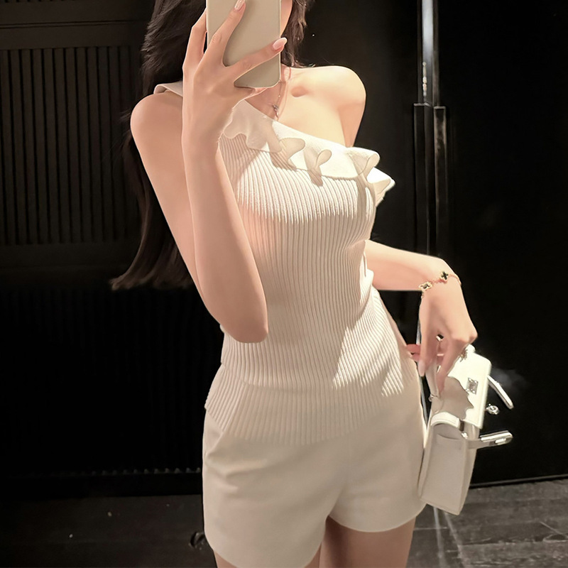 Elegant and slimming, ruffled one-shoulder V-neck knit vest for women, dual version, pure and alluring style, waist-cinching top Elegant and slimming, ruffled one-shoulder V-neck knit vest for women, dual version, pure and alluring style, waist-cinching top