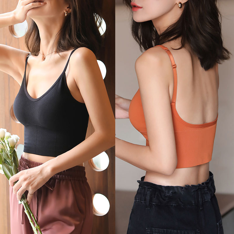 여름 아우터로 착용하기 좋은 엄선된 블랙 캐미솔, 가슴 패드와 아름다운 등이 있는 이너웨어, 브라 일체형 하의 탑