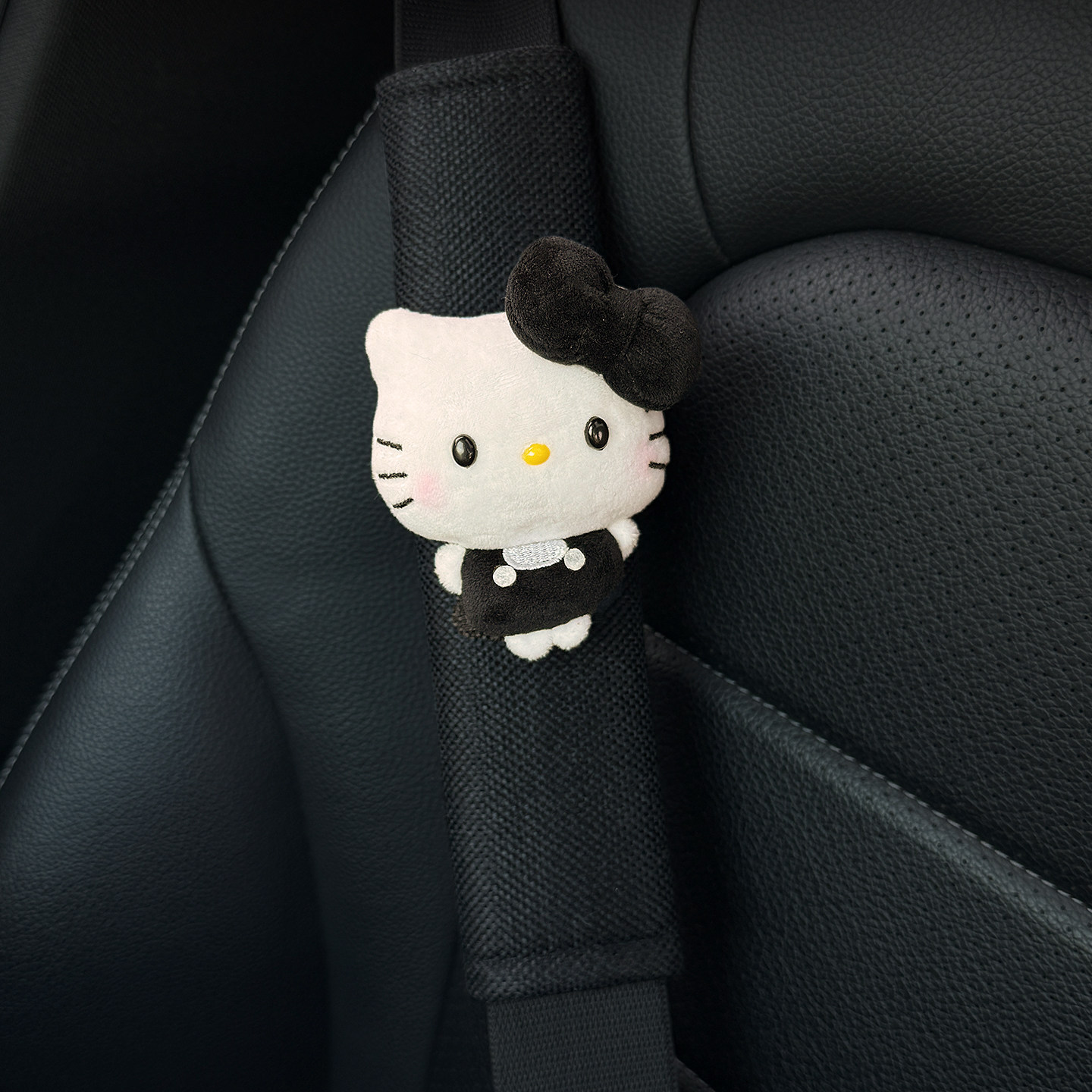 Cute KT cat plush car seatbelt shoulder pad, child anti-neck-strangling safety belt protector, couple set for women