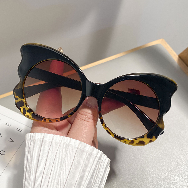 Caja grande en forma de mariposa Gafas de sol vintage modernas Gafas de sol punk de moda europea y americana