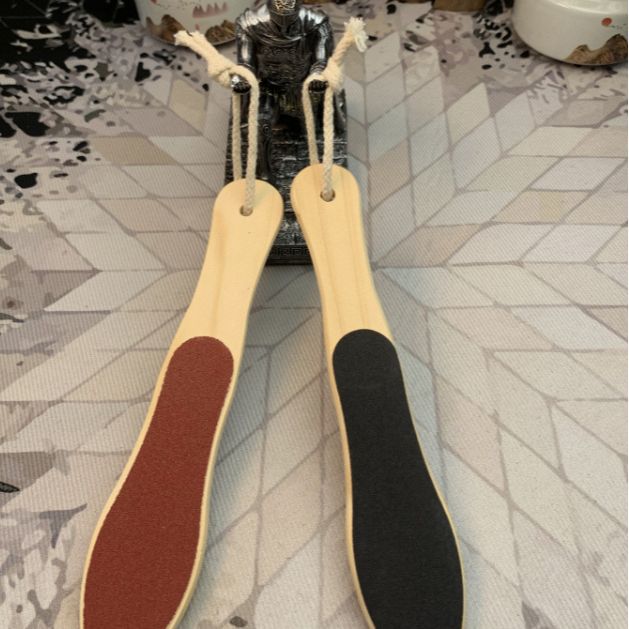 Fabricante mayorista de madera de manija de pie de enfermería de pie de grasa esmerilado pie de fricción herramienta de eliminación de piel muerta image 3