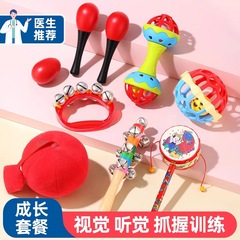 赤い砂のハンマーの赤ちゃんの新生児は聴力を握って追跡訓練のおもちゃをかじることができます。