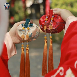 香包/香囊;布艺绣品;女士斜挎包