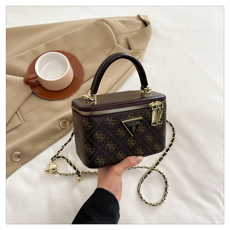 Bolso pequeño con hilo de bordar Lingge Mujer 2025 Nuevo estilo popular Bolso bandolera de cadena salvaje Bolso cuadrado pequeño de moda transfronteriza