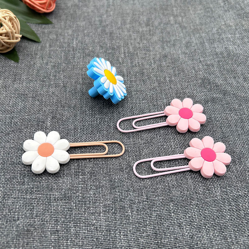 Etiqueta de pegamento suave de PVC etiqueta de plástico goteo marca de goma marca marca de ropa logotipo tridimensional se puede pegar y coser emblema de uniforme escolar