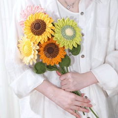 手織りの毛糸の花の花束の完成品の花のヒマワリは花の贈り物の毛糸の花の完成品をシミュレーションします。