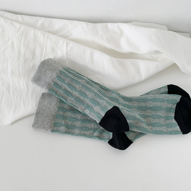South Korea new contrast color twist three-dimensional relief men's and women's cotton mid-calf length socks Japanese ins fashion retro Mori socks South Korea new contrast color twist three-dimensional relief men's and women's cotton mid-calf length socks Japanese ins fashion retro Mori socks