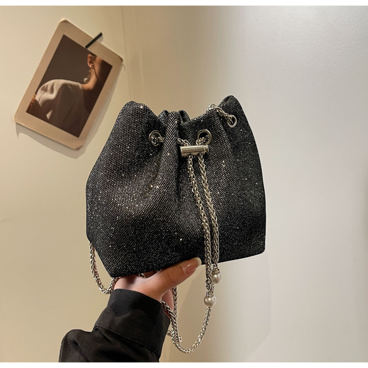 2024 Borsa a tracolla piccola con catena a secchiello versatile e alla moda con alta qualità e nuova borsa a tracolla unica e popolare_voghion.com