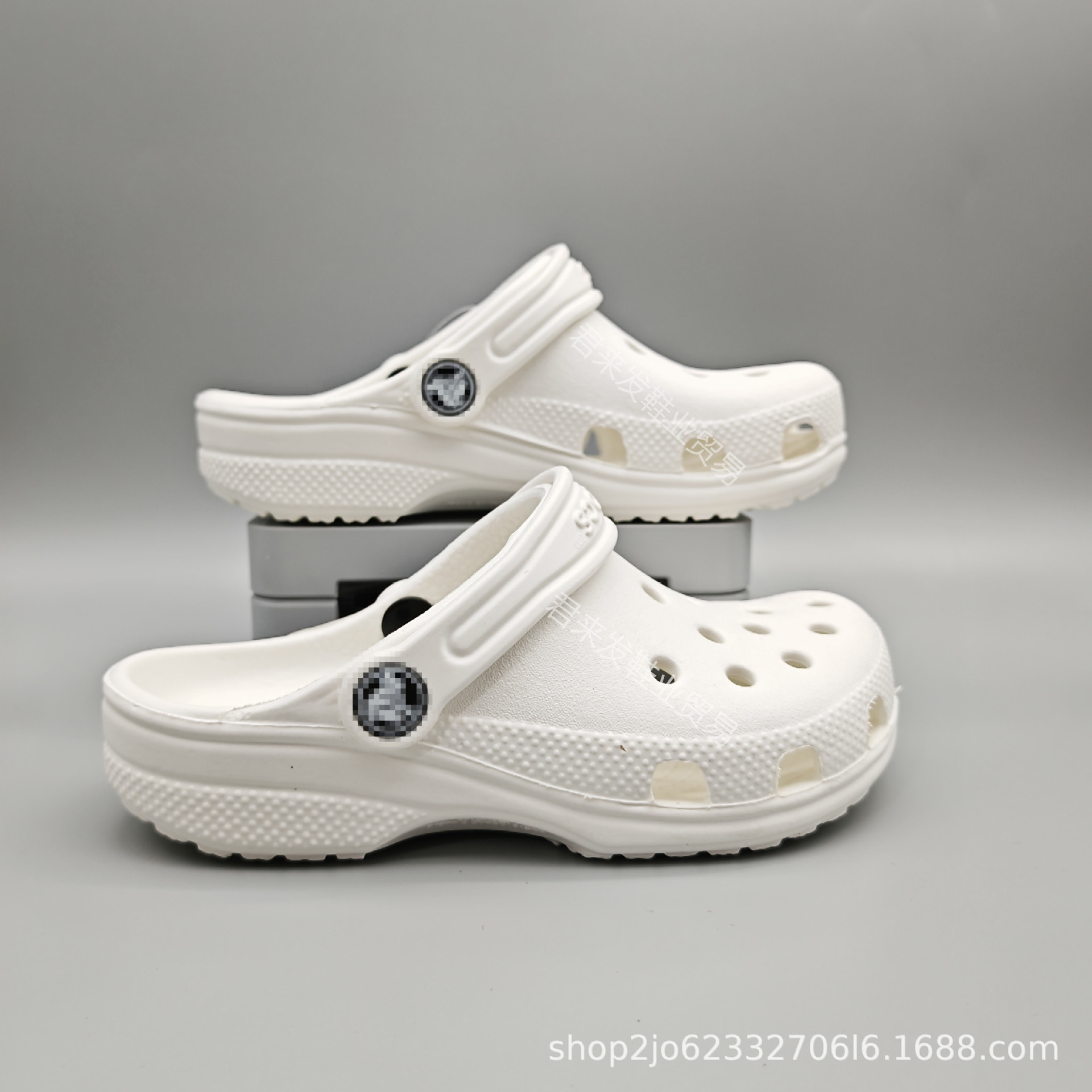 Fábrica de venta directa de zapatos de hueco de niños y niñas, zapatos de verano respirables antideslizantes zapatillas de playa ligeras al por mayor