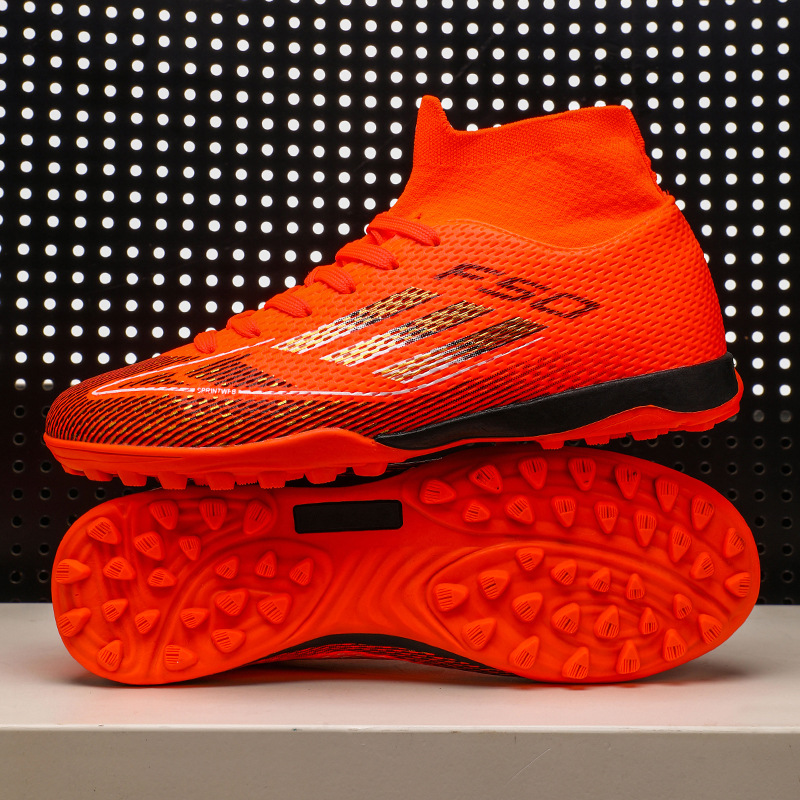 주황색 부러진 손톱