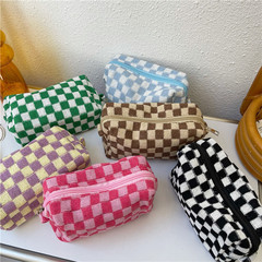 Korean-style Instagram-inspired checkered knit cosmetic bag with contrasting yarn plaid pencil case—large-capacity makeup organizer