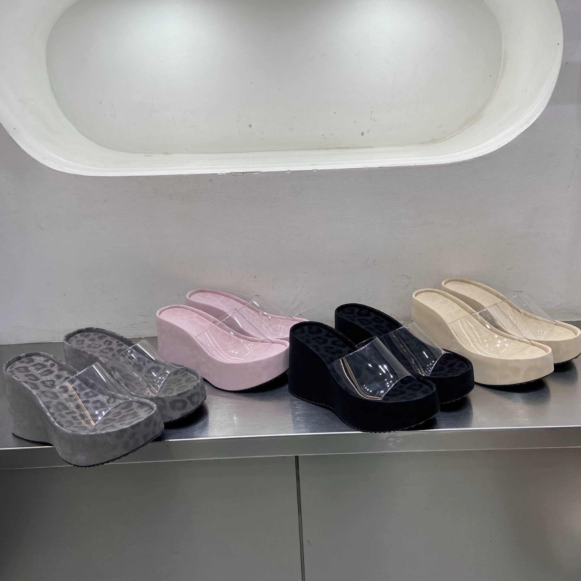 2025 новых женских тапочек на толстой подошве для улицы, сказочный стиль, прозрачные сандалии и пляжные сандалии