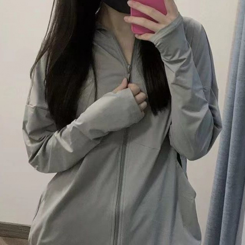 Ropa de mujer de verano nueva ropa de seda de hielo anti-UV suelta universal chaqueta ultrafina fábrica de comercio exterior de mujeres