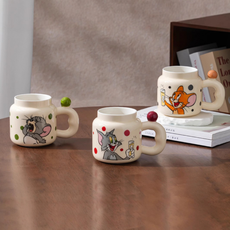 Gato y ratón con tapa de cerámica mug creativo encantador características divertidas originales soporte de teléfono de café taza de té