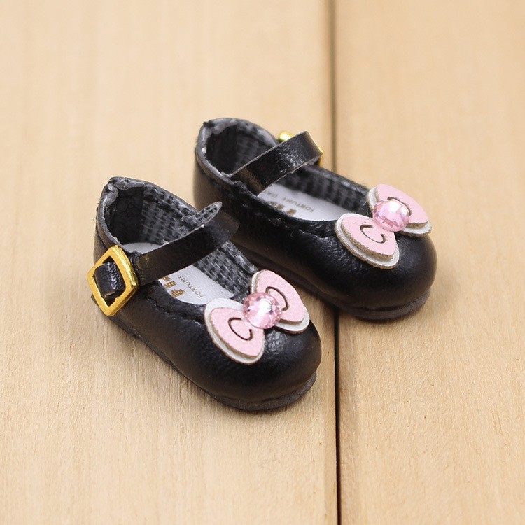 With bow, black