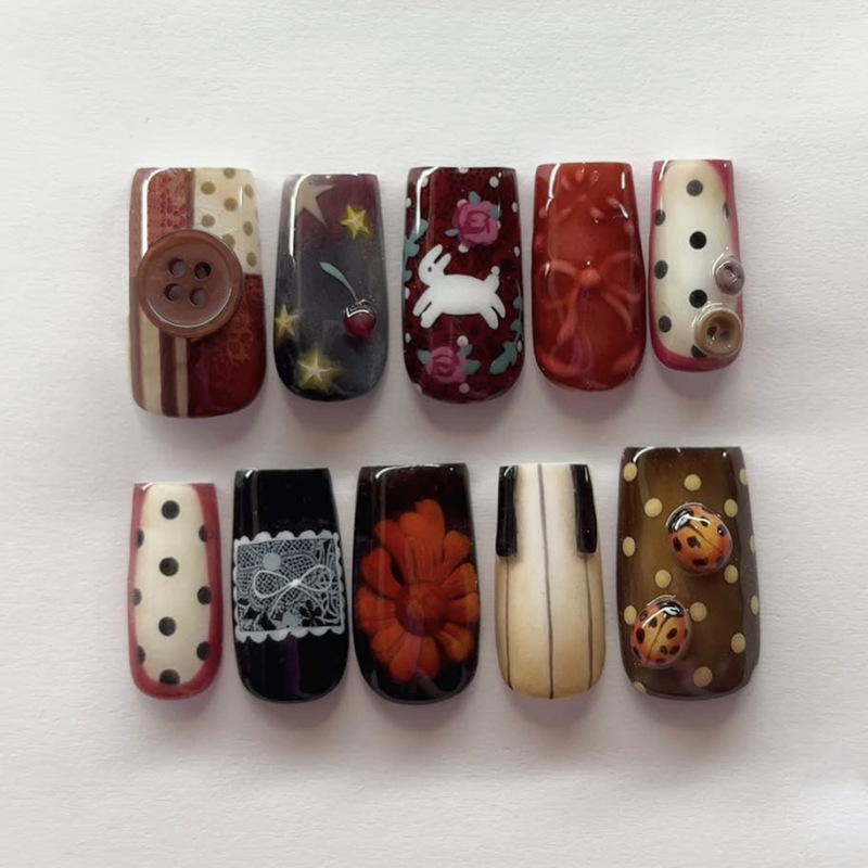 Wm-421 Polka Dot Rabbit Flower Fake Nails Short t Retro Childlike Healing Artistic Girl Cute Wearable Nail Tips Wholesale