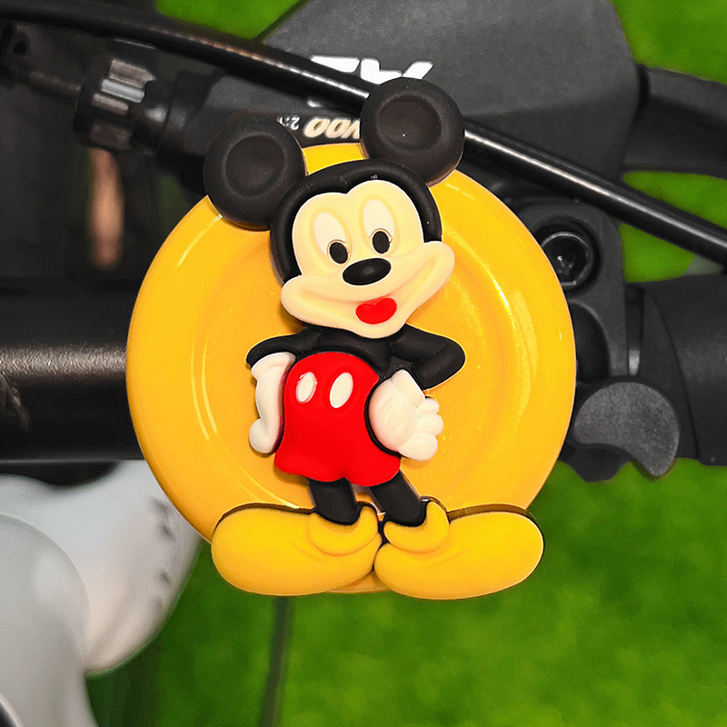 子供の自転車のスピーカーの鈴が鳴っています。|undefined
