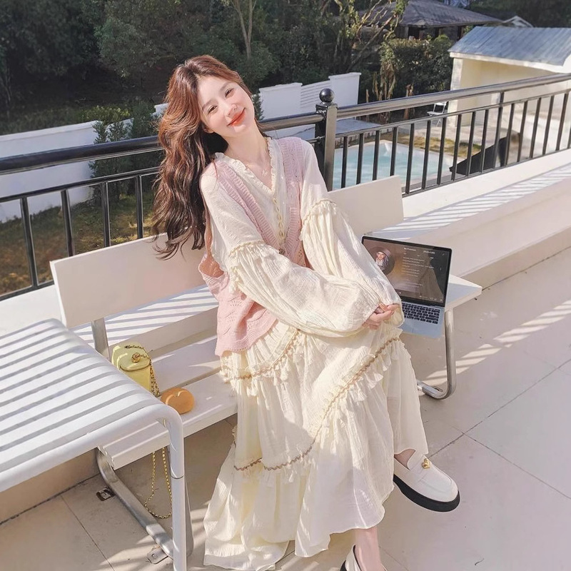Pink First Love Girl Sweet Age-reducing Vest Gentle French Tassel Long Dress New Two-piece dress Women's Spring Pink First Love Girl Sweet Age-reducing Vest Gentle French Tassel Long Dress New Two-piece dress Women's Spring