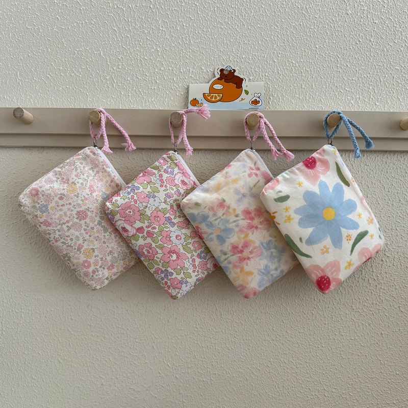 Floral print cute and fresh mini storage bag for students, high aesthetic value coin purse, lipstick and sanitary napkin bag Floral print cute and fresh mini storage bag for students, high aesthetic value coin purse, lipstick and sanitary napkin bag