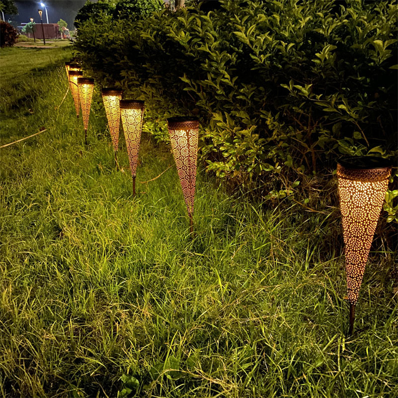 亚马逊跨境热销 LED花园铁艺太阳能灯锥形镂空复古地插路灯草坪灯