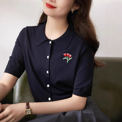 兄の家のデパートの同じタイプの婦人服2025夏のpolo襟のプリントの刺繍の半袖の底のシャツの高級感の洋風