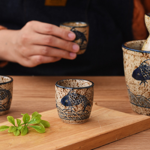 Hand-painted wine cup Japanese ceramic sake shot glass jug warm wine cup wine divider underglaze color sushi restaurant white wine cup