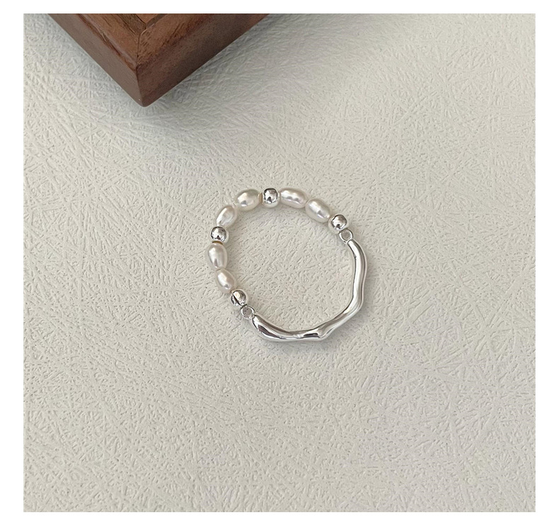 Rétro Couleur Unie Perle D'eau Douce Argent Sterling Irrégulière Perlé Polissage Anneaux display picture 1