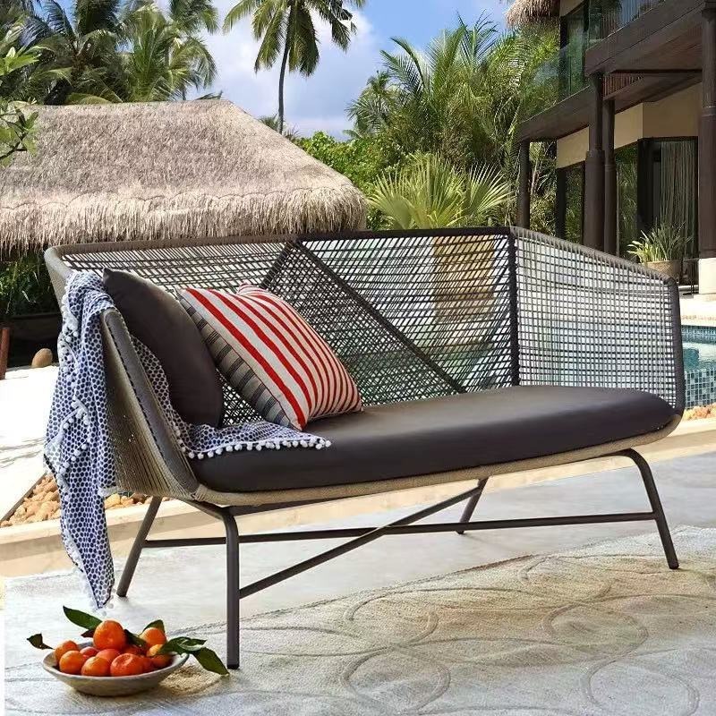 Tabla y silla del balcón de tres piezas, mesa de té al aire libre, simple ocio, una mesa y dos sillas al aire libre.