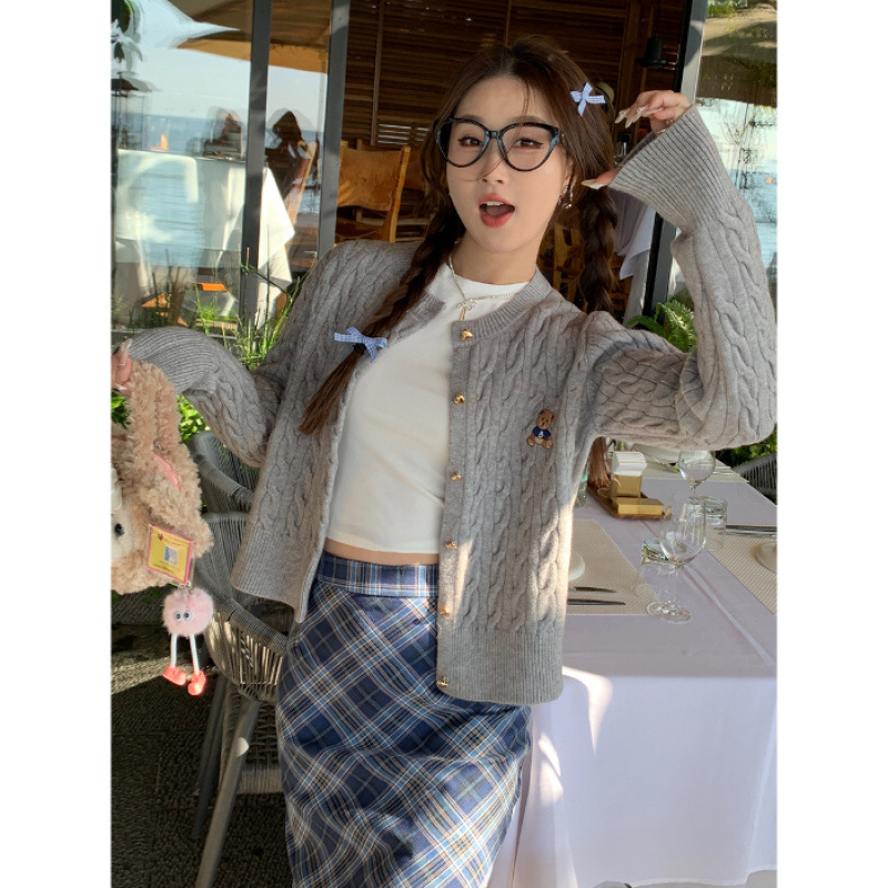 秋冬毛衣开衫女2025新款藏蓝色小熊刺绣麻花针织外套韩系穿搭上衣|undefined