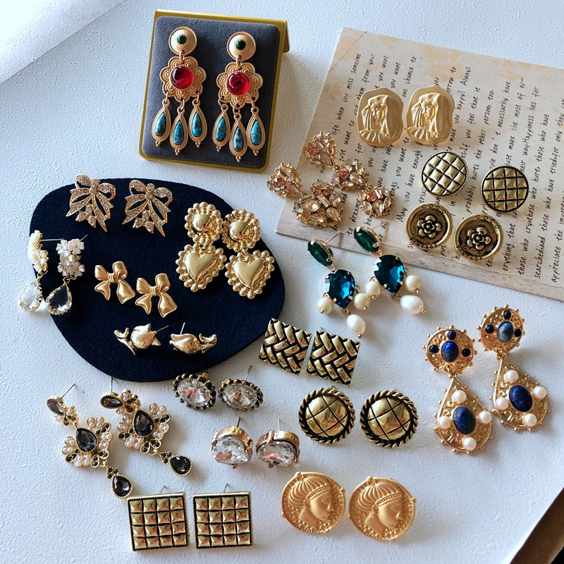 Vente En Gros Bijoux Vintage Ancien Motif Sculpté Pierres Précieuses Boucles D&#39;oreilles En Perles Nihaojewelry display picture 25