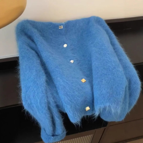 Soft and Chewy Klein Blue High-End Cardigan for Women, Autumn/Winter Retro Leisure Style Cashmere Knit Outerwear