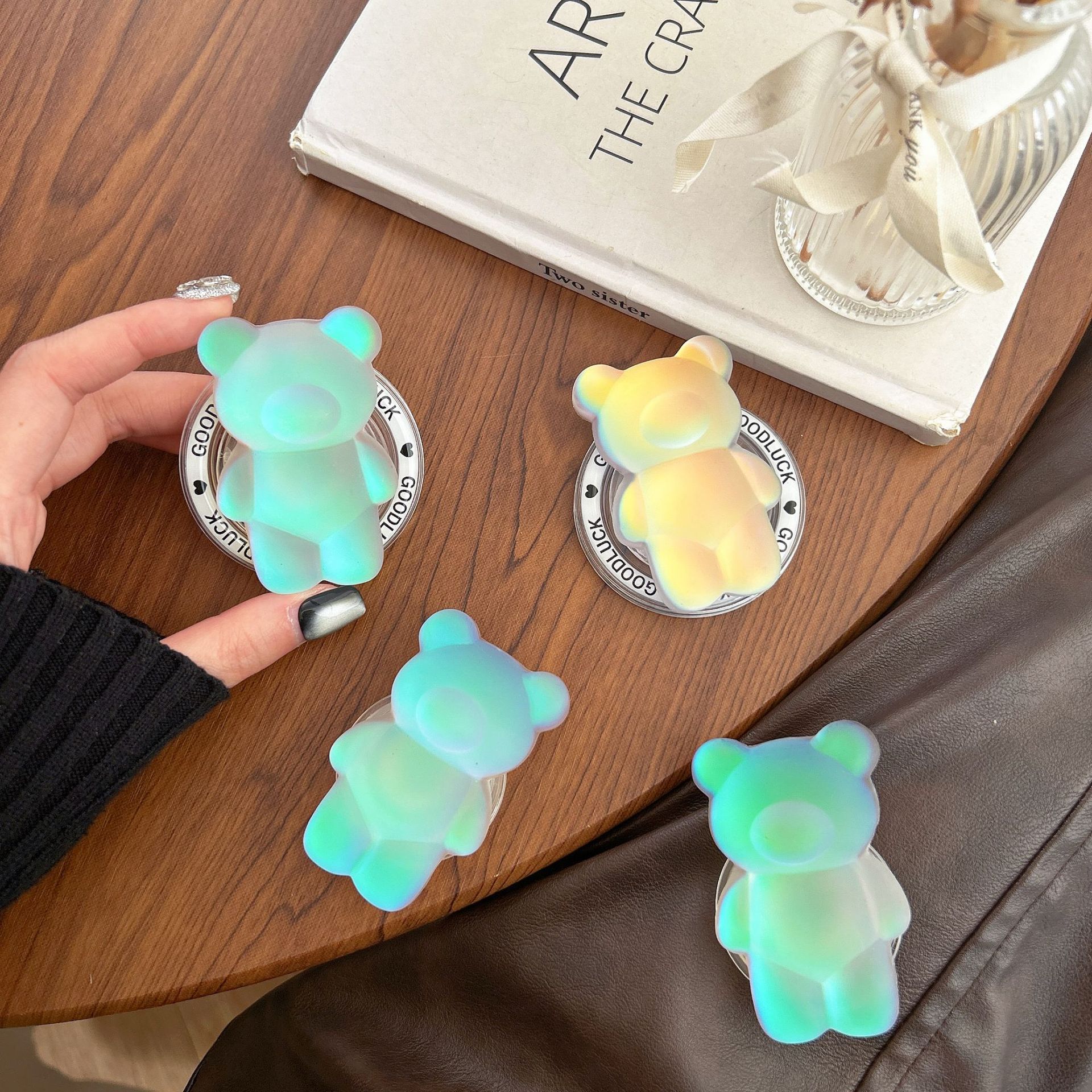 Explosive Laser Bear Glue Dropping Transparent Airbag Mobile Phone Bracket Back Sticking Lazy People Chasing Drama Mobile Phone Case Accessories All-match