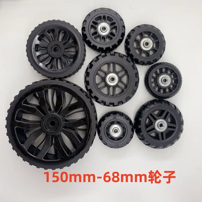 Universal suitcase with gears