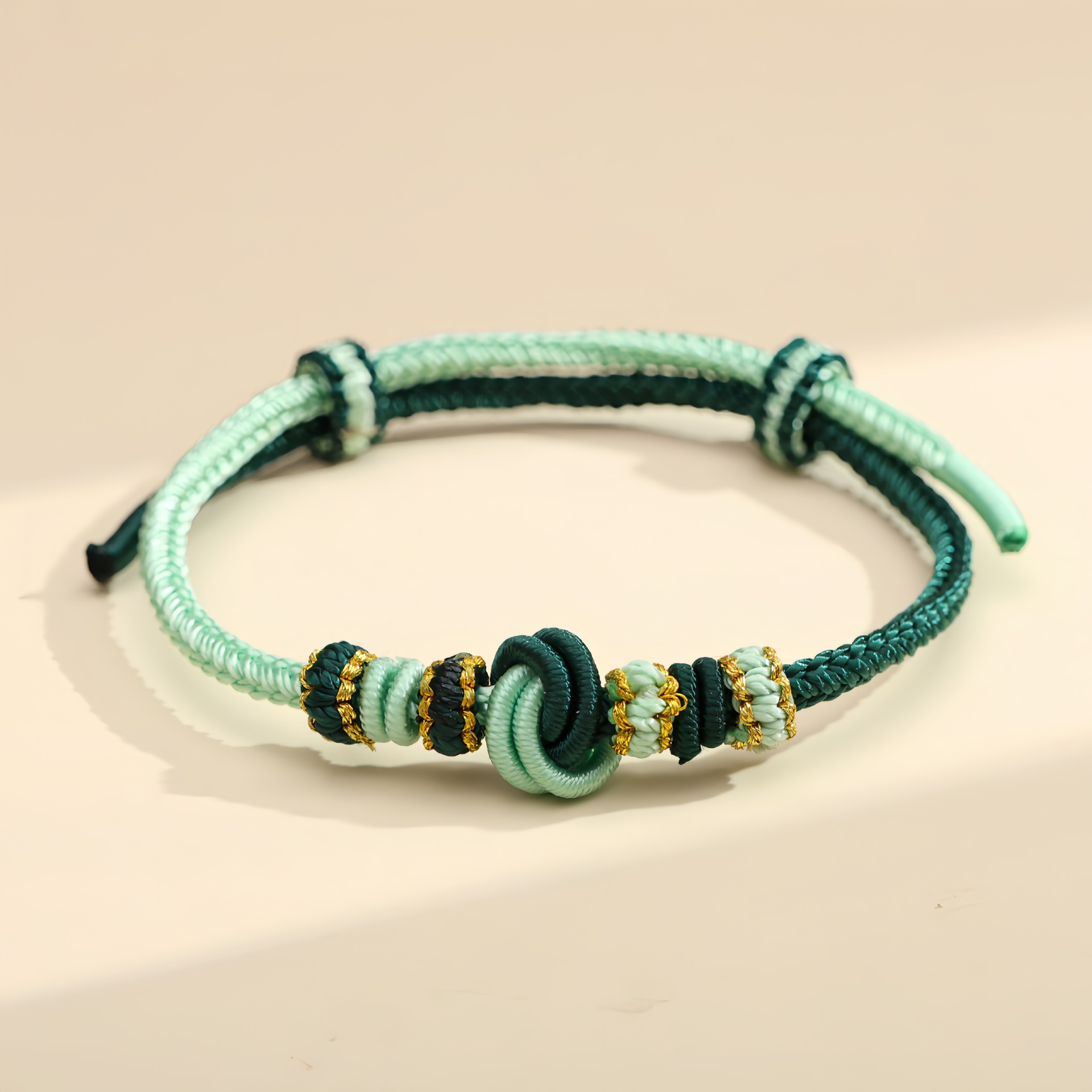 Concentric knot (green and blue)