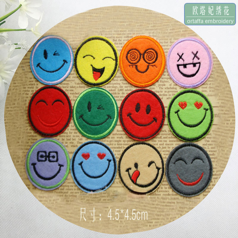 笑脸徽章刺绣布贴绣花章仔卡通背胶熨烫贴表情组合补丁贴厂家