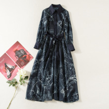 欧美走秀2022春夏外贸女装翻领长袖卡通吉祥鸟印花长款气质连衣裙