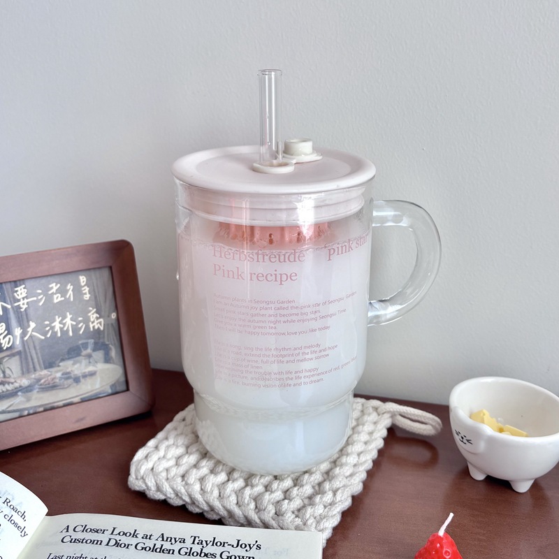 Taza de agua de vidrio de alto valor facial con cubierta de paja doméstica con letras de paja taza de paja de alto silicio taza resistente al calor estudiantes