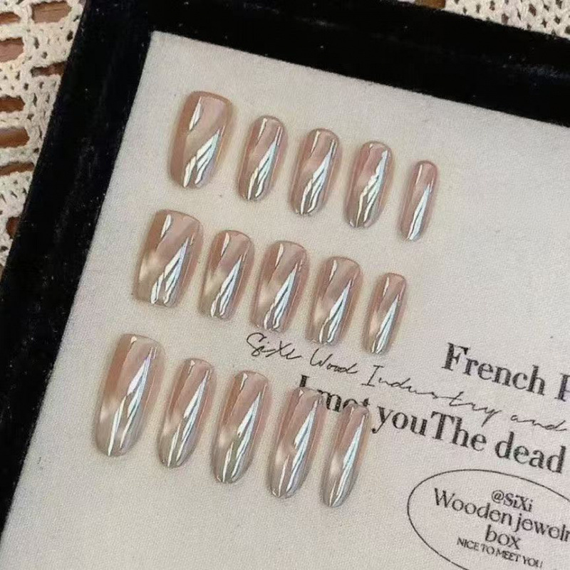 Hailey's Same Style Electroplated Kannon Slimming Fashionable High-End Small Bulb Cat Eye Wearable Nails Simple Daily Manicure