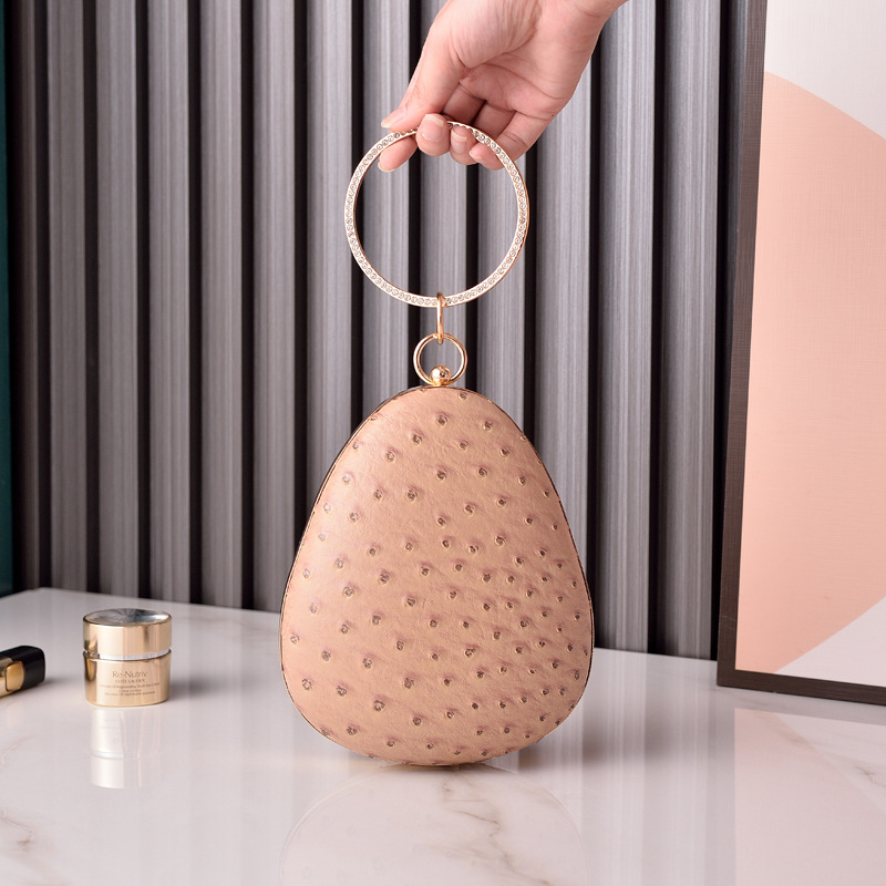 2023 nuevo avestruz PU especial bolso de mujer Lindo bolso de cadena en forma de fresa bolso de moda europeo y americano comercio electrónico transfronterizo