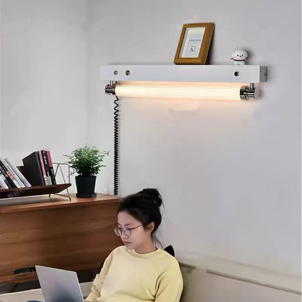 Una palabra larga lámpara de pared dormitorio 2025 nuevo estante minimalista fondo lámpara de pared sin cableado atmósfera sensación de cabecera