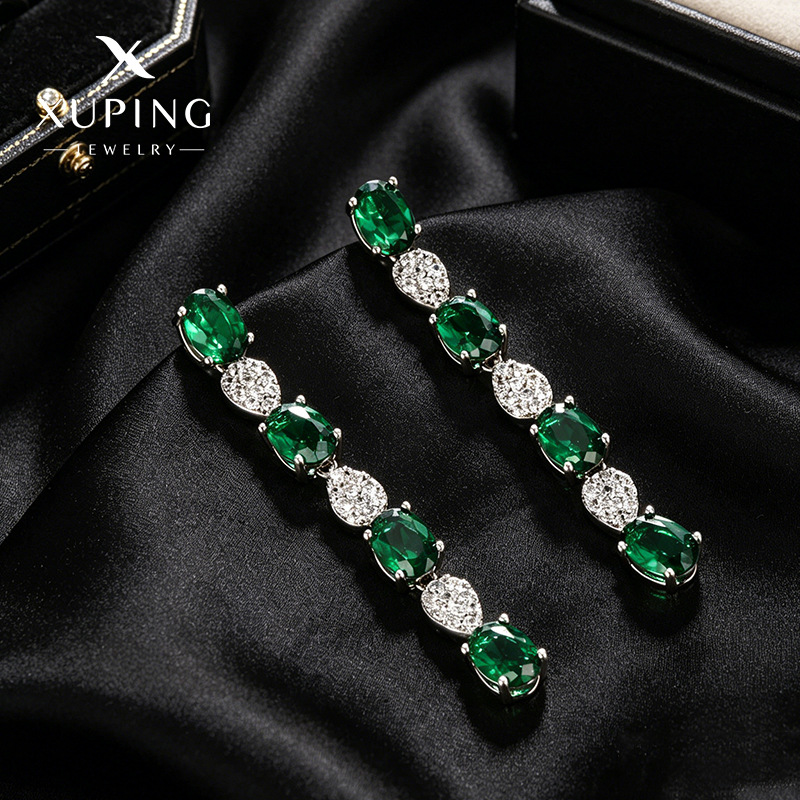 Xuping imitación de aretes de color esmeralda retro verano sensación de diseño ligero de lujo nicho bordado pendientes largos orejetos para mujeres
