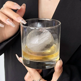 酒杯;玻璃瓶;玻璃杯