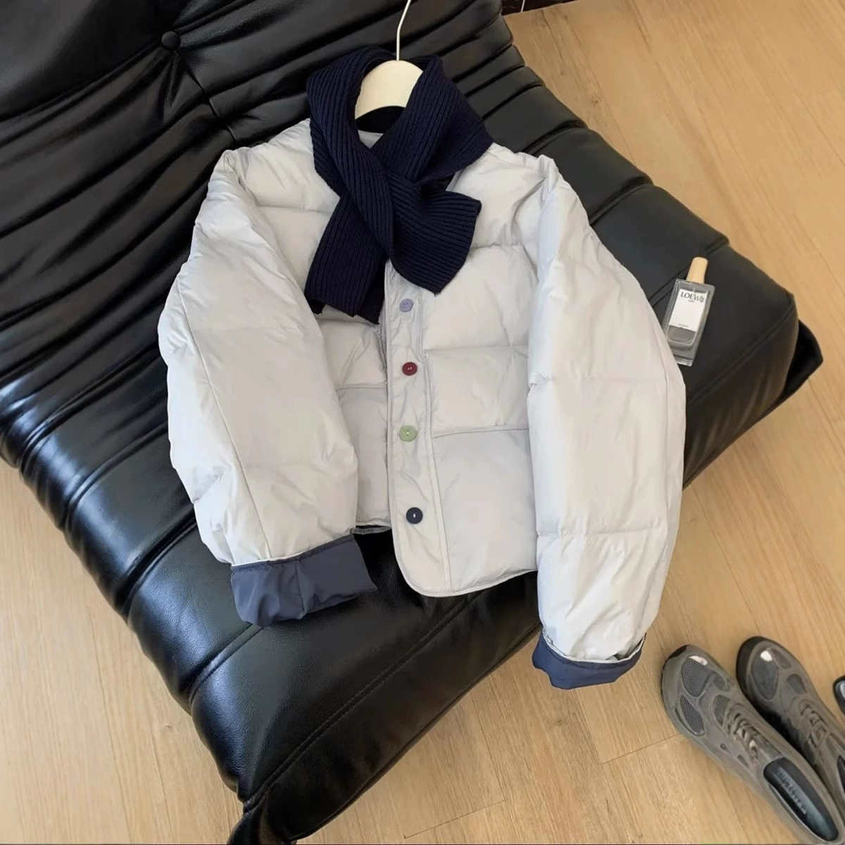 [Бесплатный шарф] Модная и стильная хлопковая одежда для женщин, новая короткая модель свободного зимнего пальто в корейском стиле с радужными пуговицами