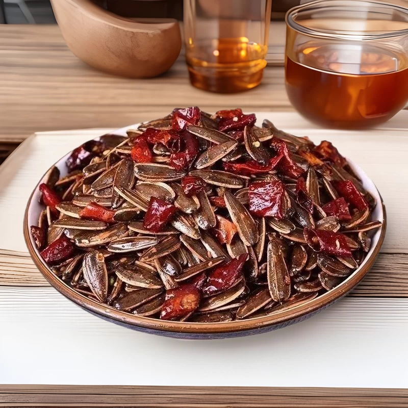 Острая закуска из семян подсолнечника Небольшой пакет жареных семян подсолнечника Оригинальная пряная закуска из семян подсолнечника KTV