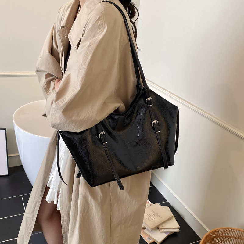 高级感复古手提大包女2025新款软皮机车单肩包油蜡皮通勤托特包潮|undefined