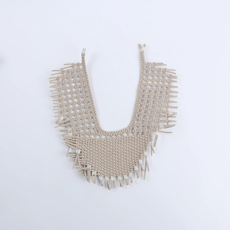 Фабрика может изготовить на заказ материалы для обуви: верх из ПУ-микрофибры, полуфабрикаты из плотной ткани, аксессуары для верха обуви, материалы для верха сандалий.