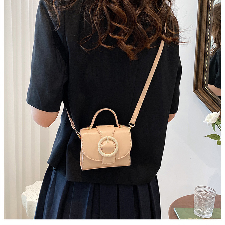 2022 Été Nouveau Mode Solide Couleur Portable Bandoulière Petit Sac Carré display picture 2