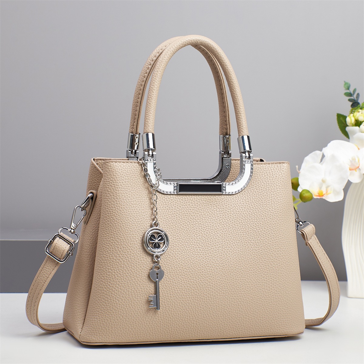 Bolso bandolera de todo fósforo nuevo patrón de lichi de gran capacidad sensación de alta calidad 2025 marca bolso atmosférico mujer de mediana edad