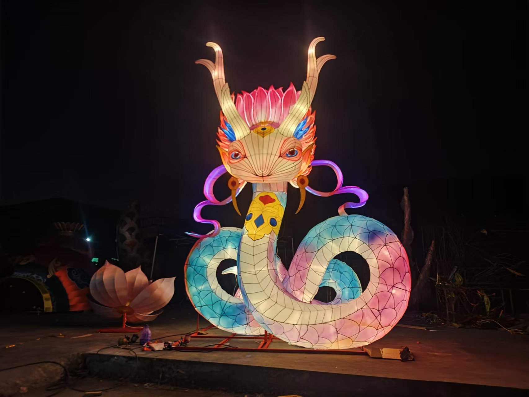 2025蛇年大型花灯立体蛇形造型灯笼春节彩灯灯会庙会不夜城装饰品-阿里巴巴